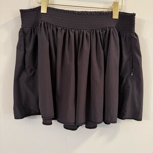 Women’s Athleta Black Smocked athletic shorts size large